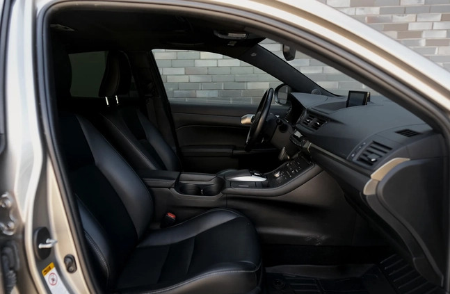Lexus CT cena 64900 przebieg: 30500, rok produkcji 2016 z Białystok małe 596